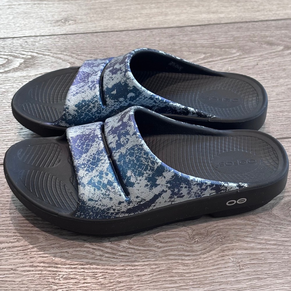 OOFOS OOahh Luxe Slide Sandals Womens 8 Blue Silver Snakeskin Recovery Shoes